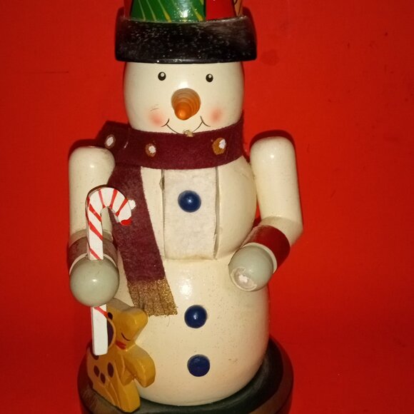 COLORFUL CHRISTMAS WOODEN SNOWMAN NUTCRACKER - Picture 4 of 10